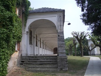 Sacro Monte Ghiffa porticato via crucis